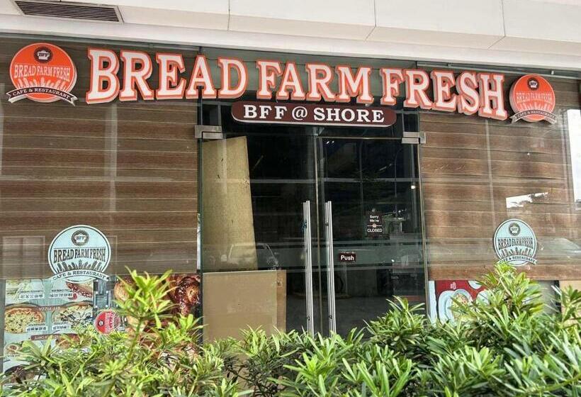 سوییت خانوادگی, Mall Of Asia Shore Dynastel Staycation