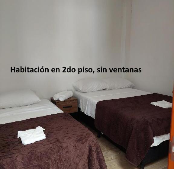 غرفة قياسية ثلاثية, Casa Helena