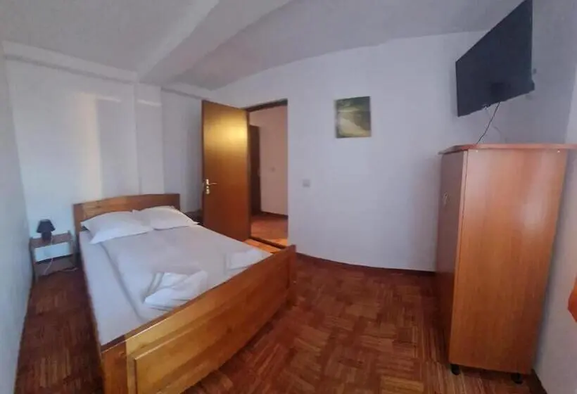 Perhehuone, Casa Schi
