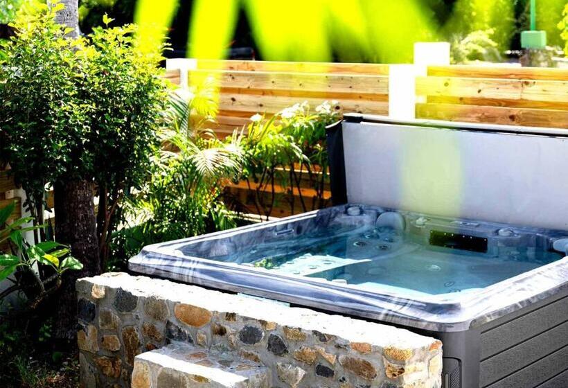 اتاق لوکس با تخت بزرگ, Pomme Cannelle   Luxury Suites & Spa