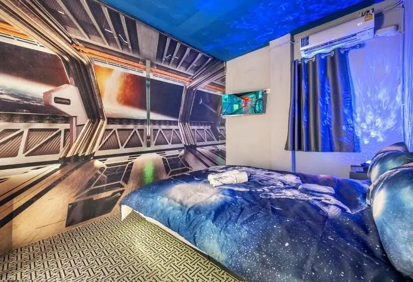 اتاق استاندارد با سرویس بهداشتی مشترک, Space Station Hostel
