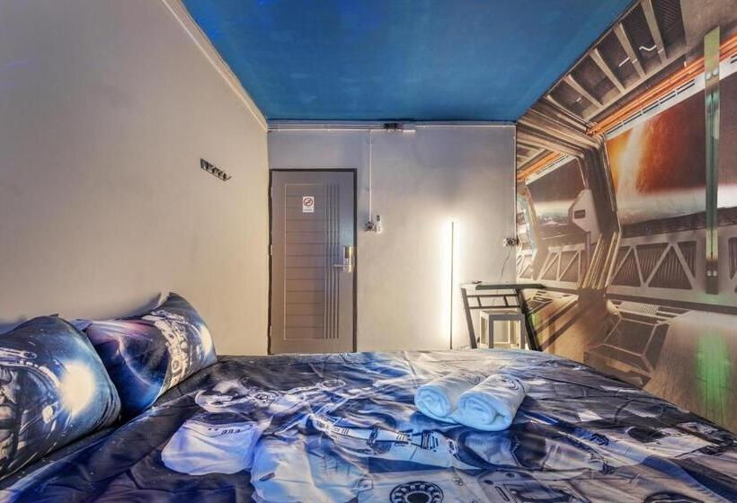 バス共有のスタンダードルーム, Space Station Hostel