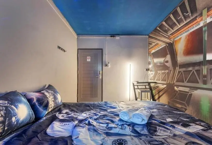اتاق استاندارد با سرویس بهداشتی مشترک, Space Station Hostel