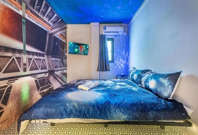 اتاق استاندارد با سرویس بهداشتی مشترک, Space Station Hostel