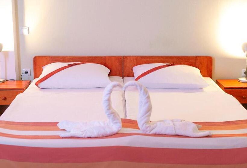 Номер Deluxe, Fordan Hotel Pécs