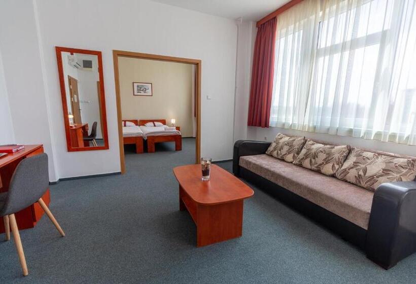 חדר משפחתי דלוקס, Fordan Hotel Pécs