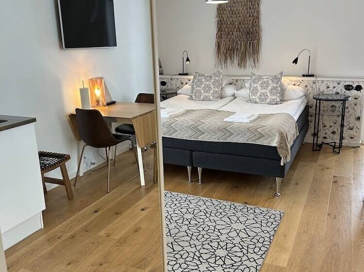 デラックススタジオ, Halmstad Gårdshotell