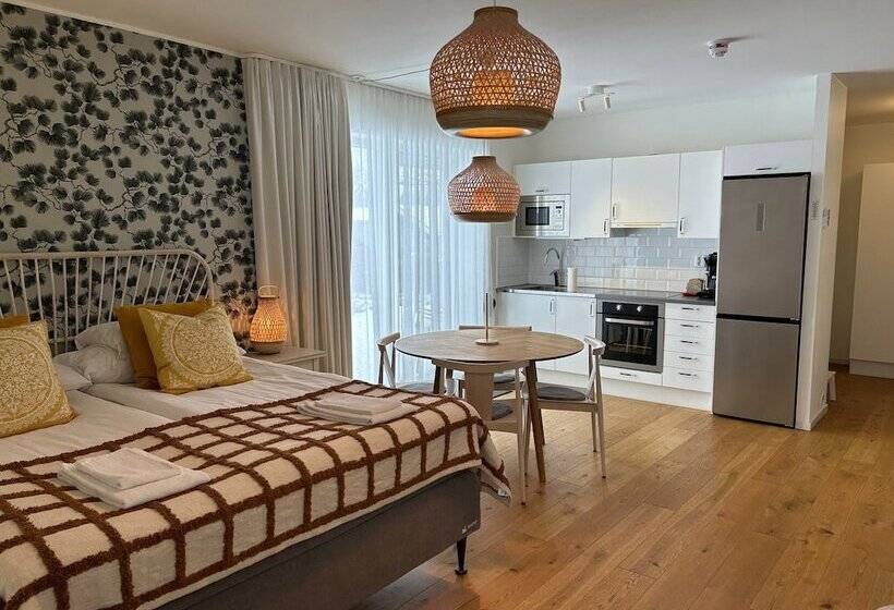 デラックススタジオ, Halmstad Gårdshotell