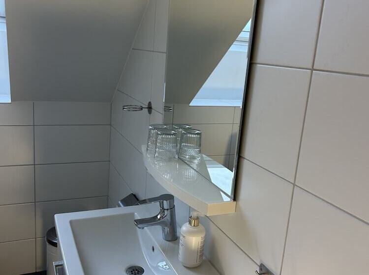 スタンダードスタジオ, Halmstad Gårdshotell