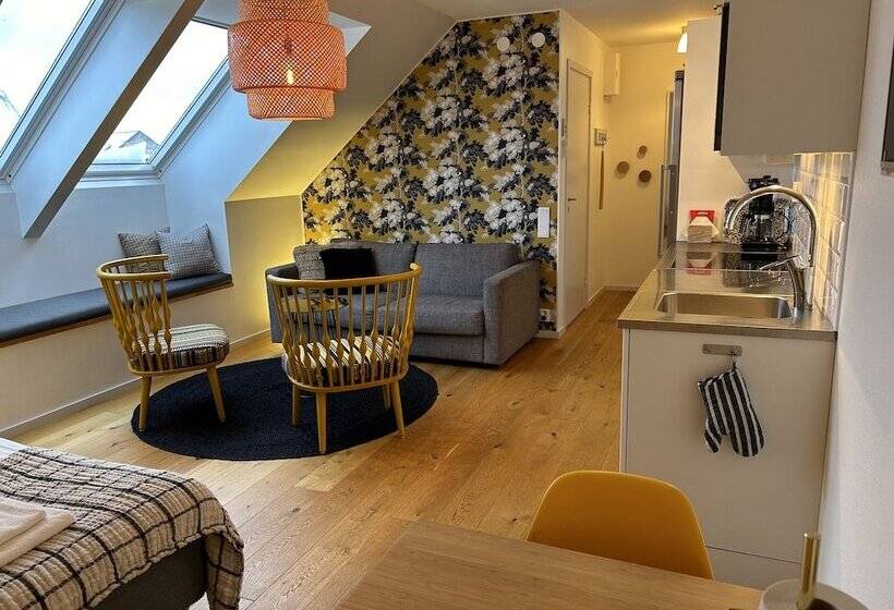 スタンダードスタジオ, Halmstad Gårdshotell