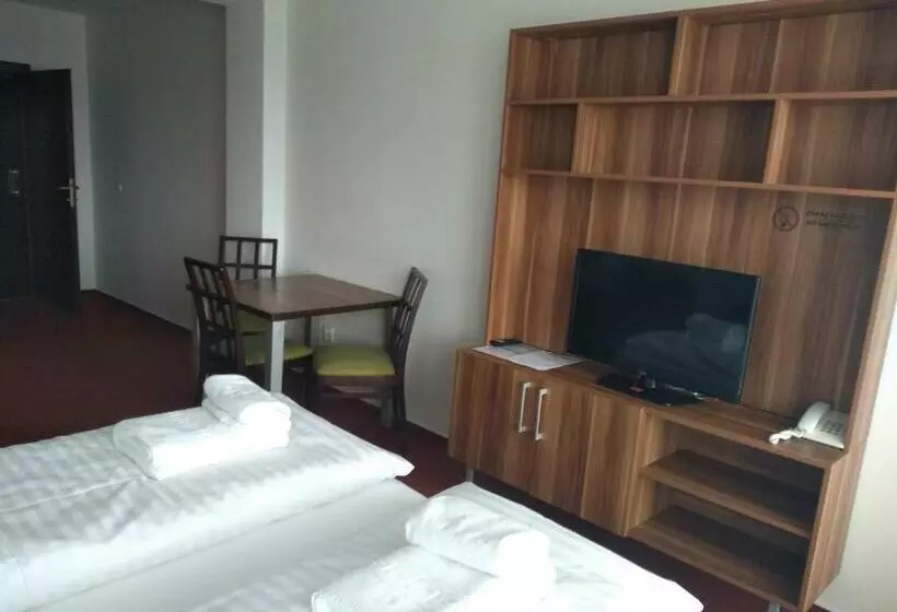 スタンダードスタジオ, Apartmanovy Dom Familia Smokovec