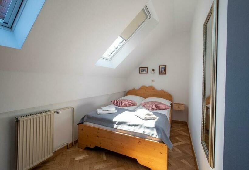 استودیوی استاندارد, Berghi Hotel And Apartments