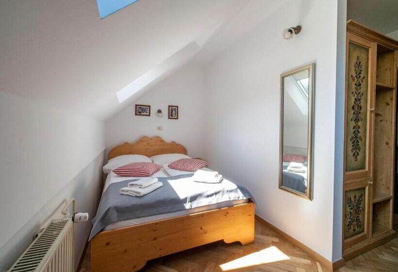 استودیوی استاندارد, Berghi Hotel And Apartments