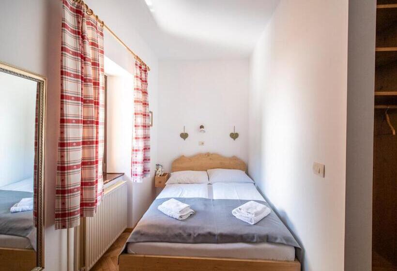 استودیوی استاندارد, Berghi Hotel And Apartments