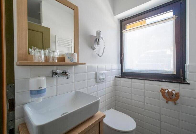 اتاق استاندارد, Berghi Hotel And Apartments