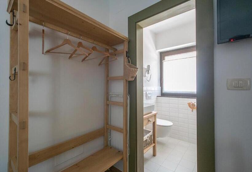 اتاق استاندارد, Berghi Hotel And Apartments