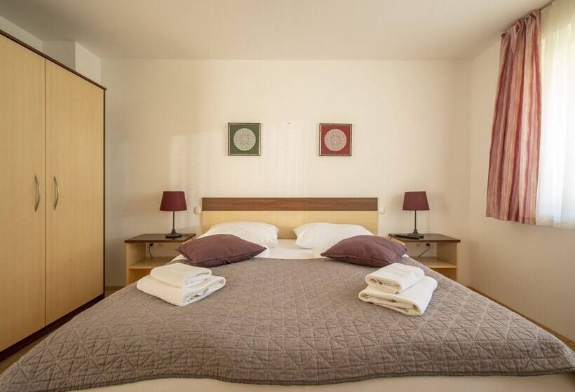 3 Bedroom Duplex Apartment, Berghi Hotel And Apartments