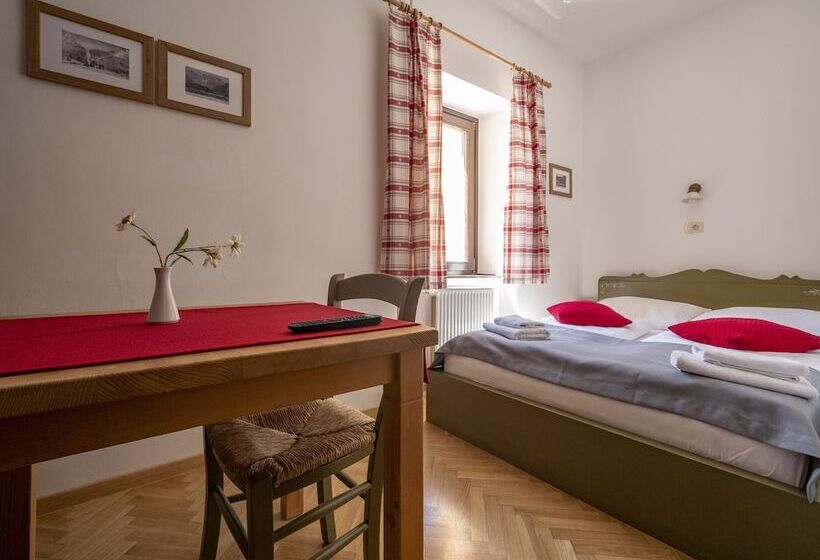 استودیوی استاندارد, Berghi Hotel And Apartments