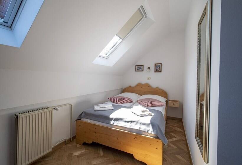 استودیوی استاندارد, Berghi Hotel And Apartments