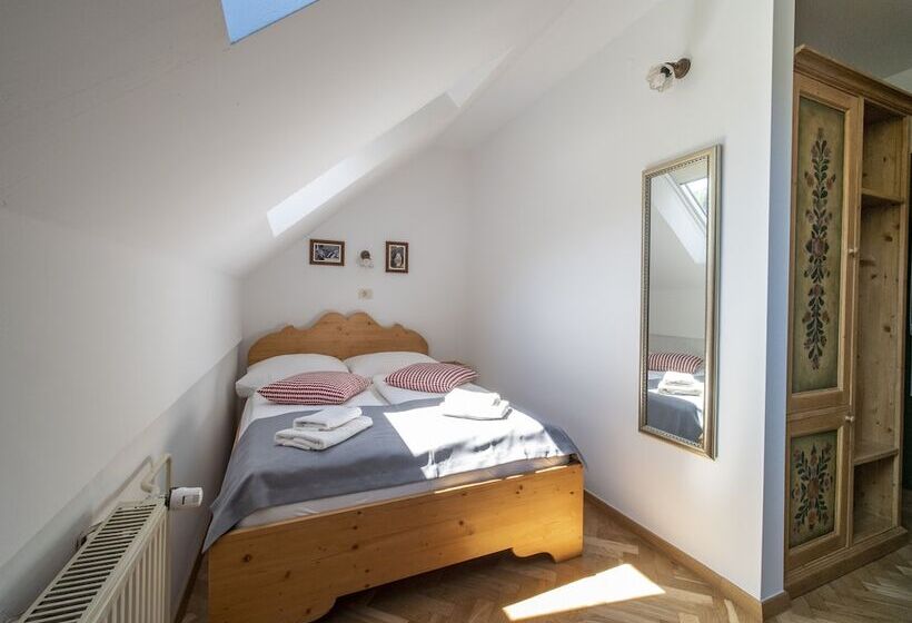 استودیوی استاندارد, Berghi Hotel And Apartments