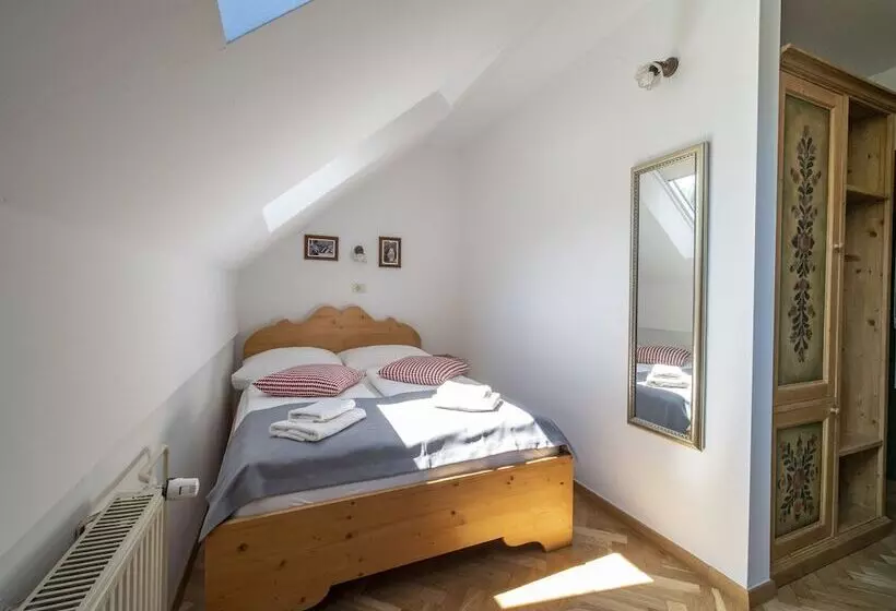 استودیوی استاندارد, Berghi Hotel And Apartments