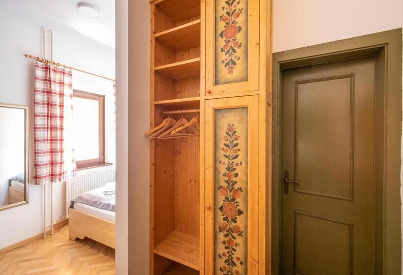 استودیوی استاندارد, Berghi Hotel And Apartments