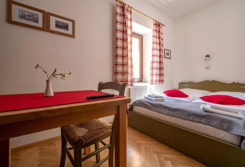 استودیوی استاندارد, Berghi Hotel And Apartments