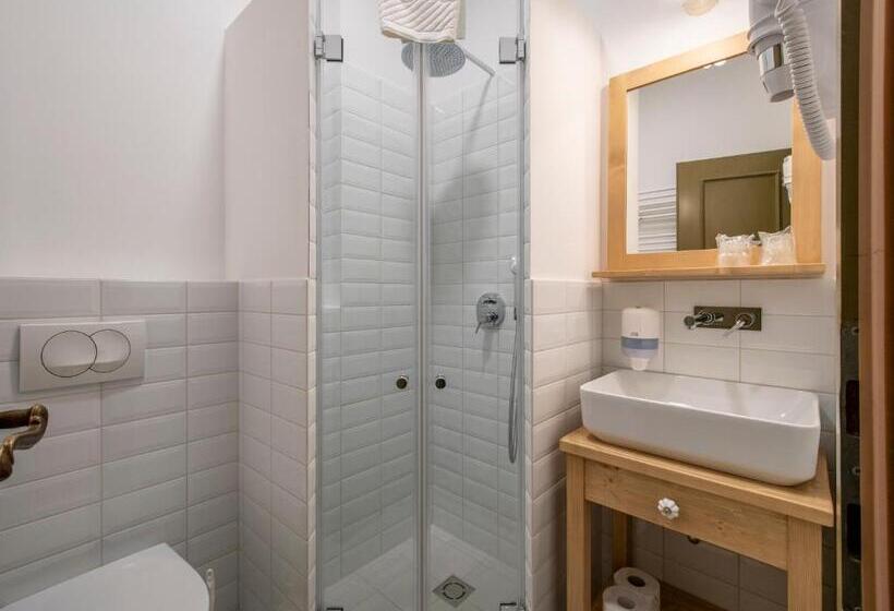 اتاق استاندارد, Berghi Hotel And Apartments