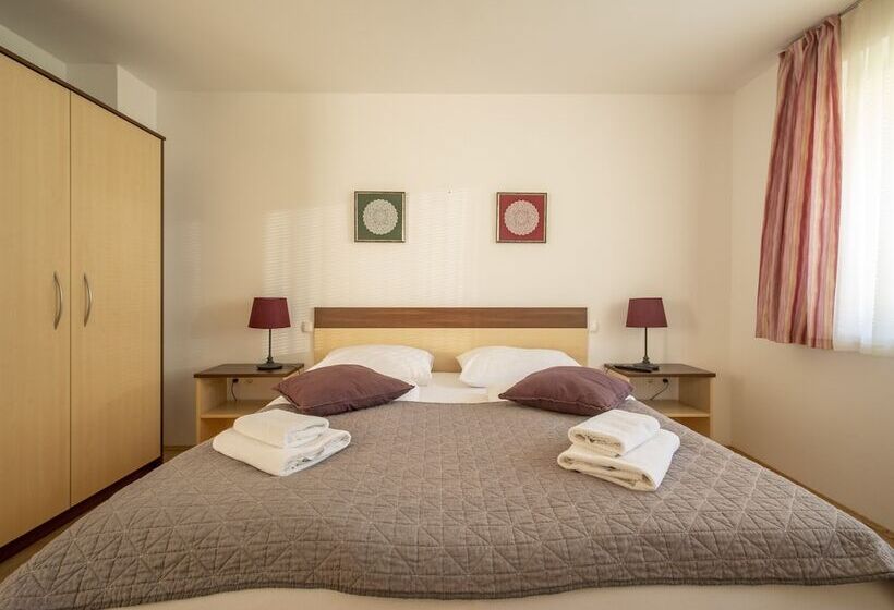 3 Bedroom Duplex Apartment, Berghi Hotel And Apartments