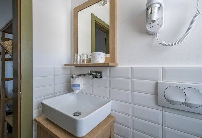 اتاق استاندارد, Berghi Hotel And Apartments