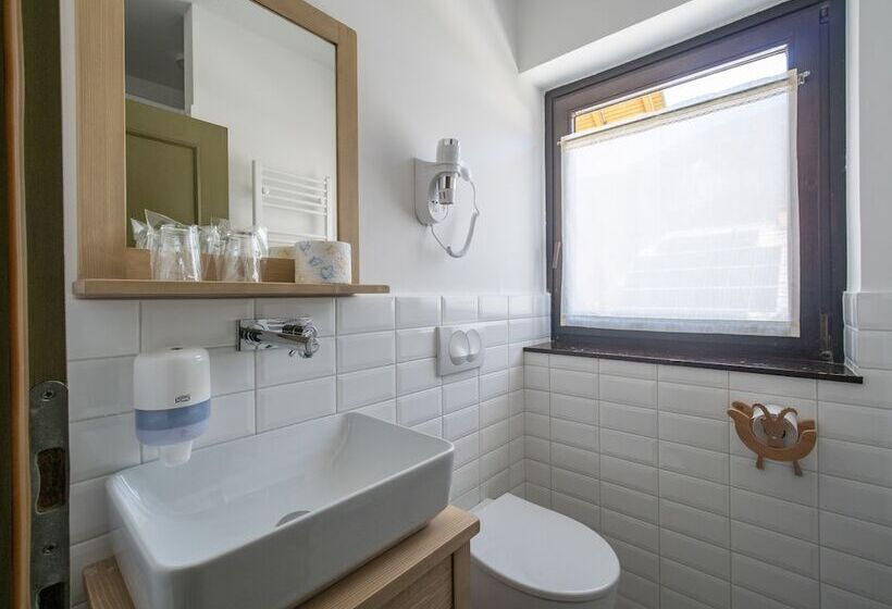 اتاق استاندارد, Berghi Hotel And Apartments