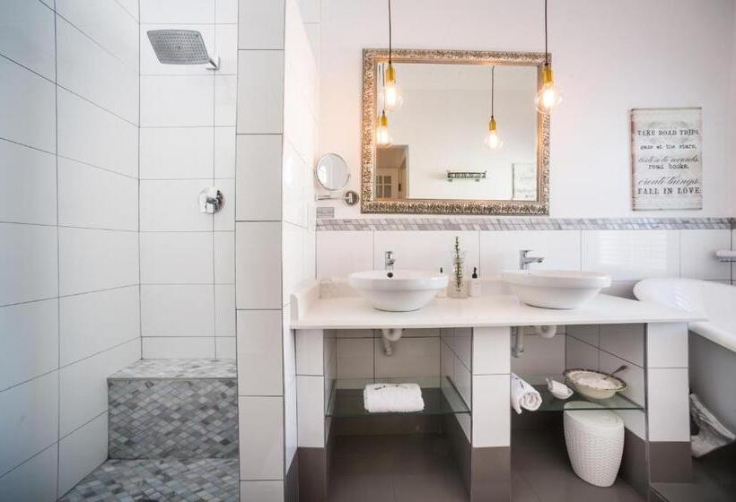 标准间, Batavia Boutique