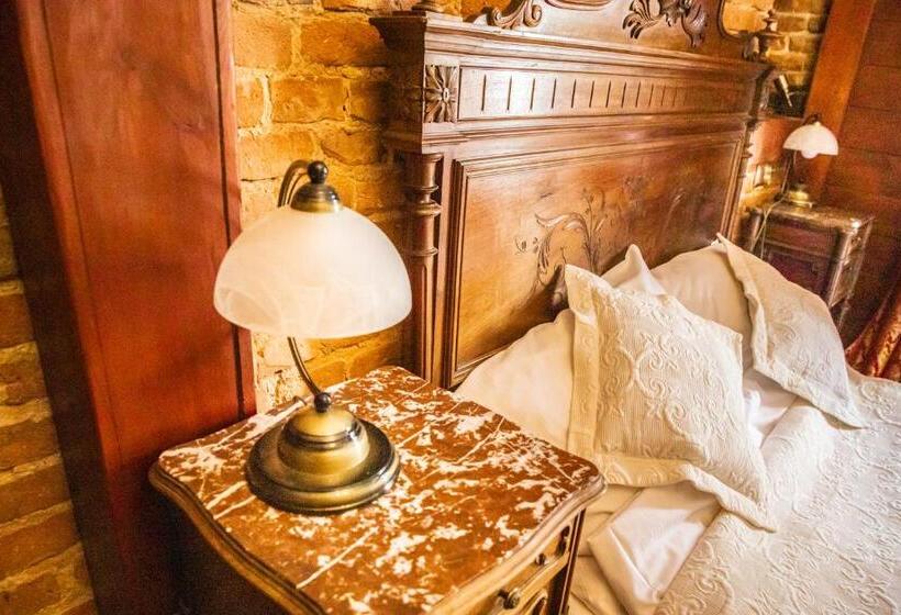 اتاق استاندارد با سرویس بهداشتی مشترک, łódzki Pałacyk