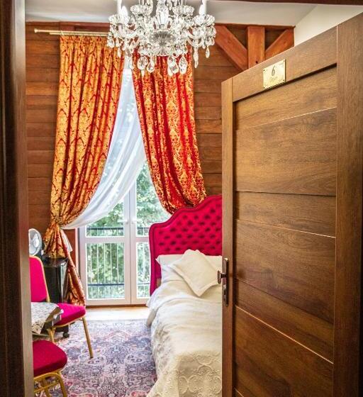 اتاق استاندارد با سرویس بهداشتی مشترک, łódzki Pałacyk