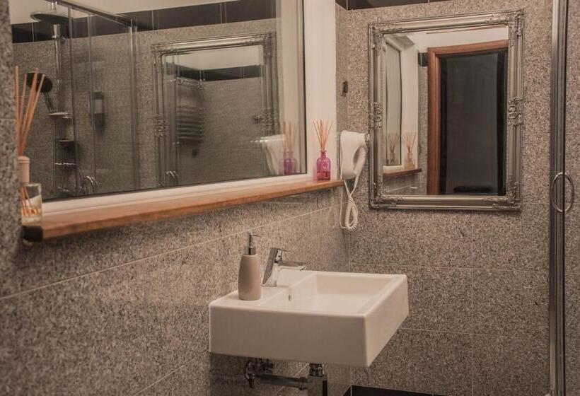 اتاق سوپریور خانوادگی, łódzki Pałacyk