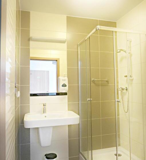 غرفة عائلية, Garden Zajazd