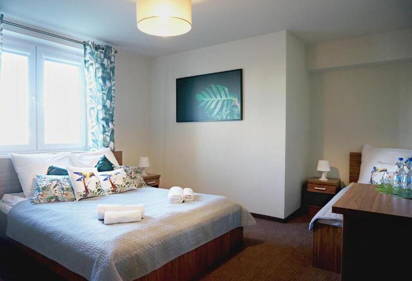 غرفة عائلية, Garden Zajazd