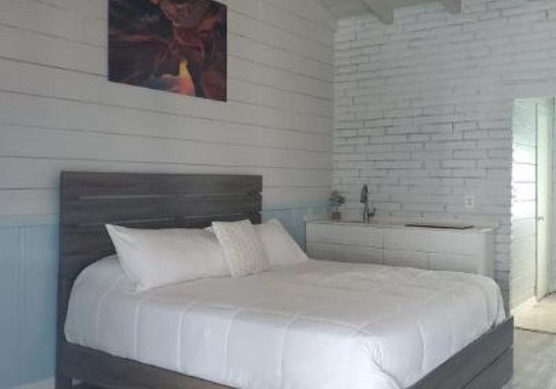 Стандартный Номер Кровать Кинг, Hollywood Gardens Inn & Suites