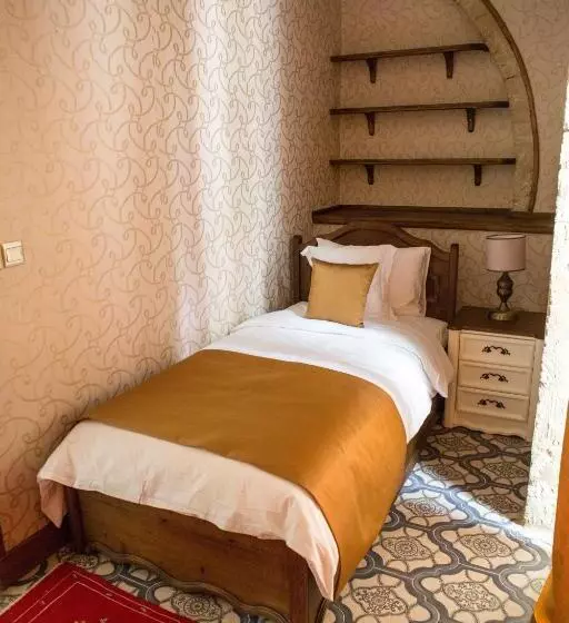 اتاق لوکس سه تخته, Kyrenia Palace Boutique