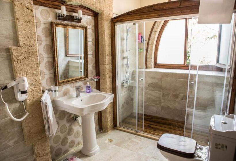 חדר דלוקס לשלושה, Kyrenia Palace Boutique