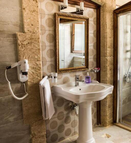 חדר דלוקס לשלושה, Kyrenia Palace Boutique