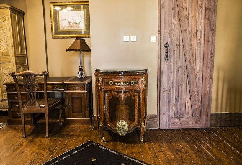 חדר דלוקס לשלושה, Kyrenia Palace Boutique