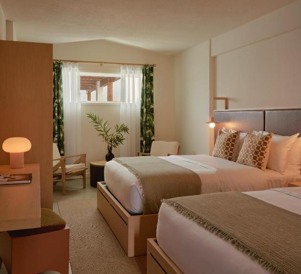 Номер Deluxe, Lucine