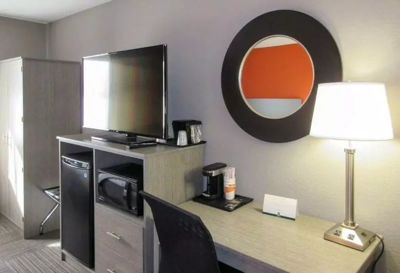 ２ダブルベッドのスタンダードルーム, Quality Inn & Suites Hammond Near I 8090