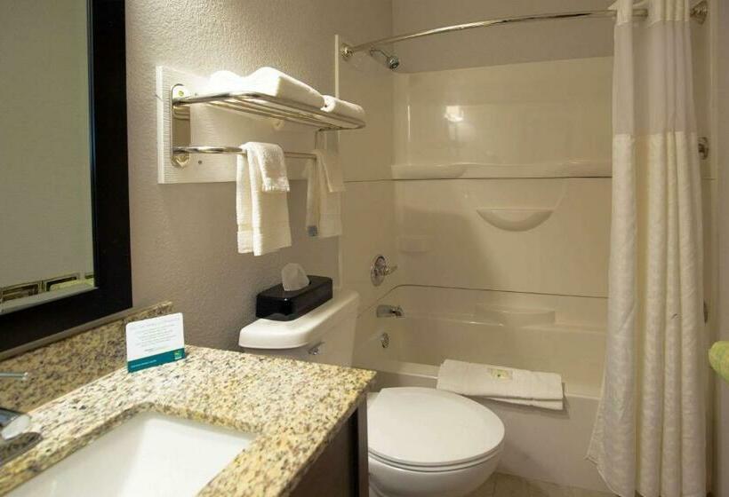 اتاق استاندارد, Quality Inn & Suites Hammond Near I 8090