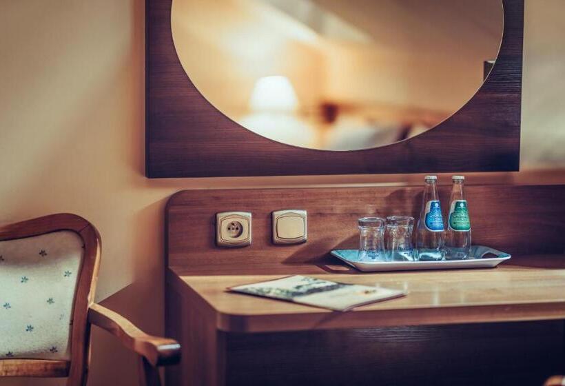 דירת חדר, Stara Poczta