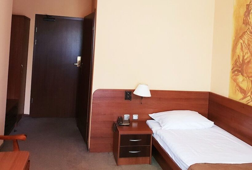 غرفة قياسية فردية, Stara Poczta