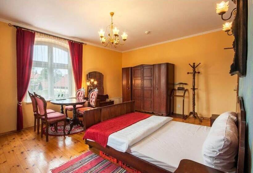 דירת חדר, Stara Poczta