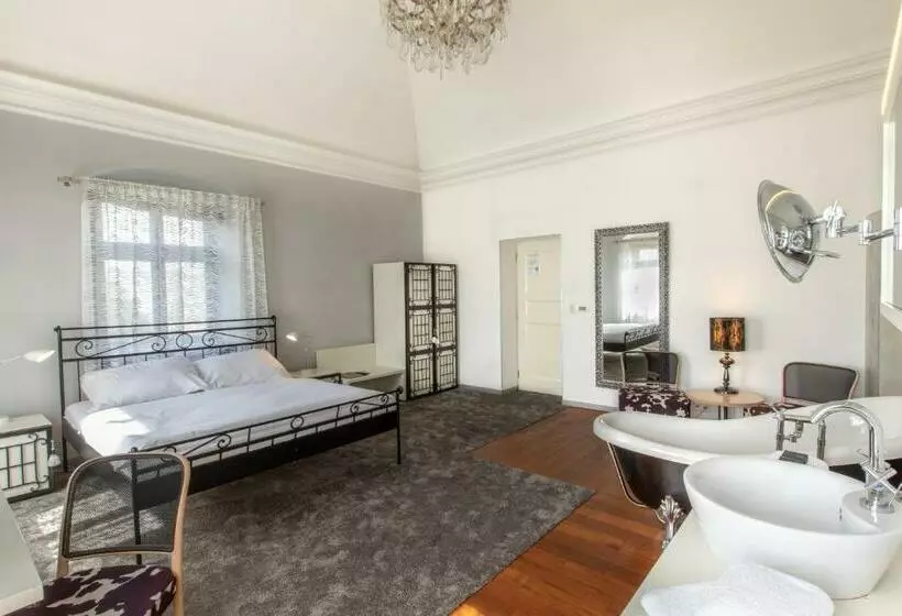 اتاق لوکس, Villa Nečas žilina