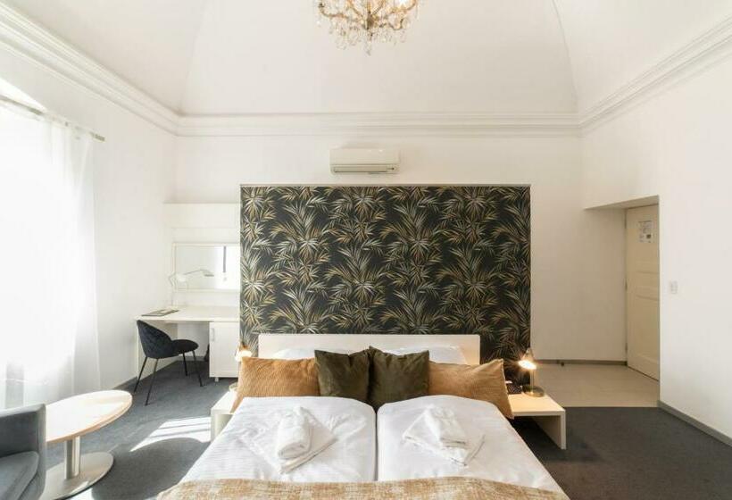 غرفة قياسية, Villa Nečas žilina